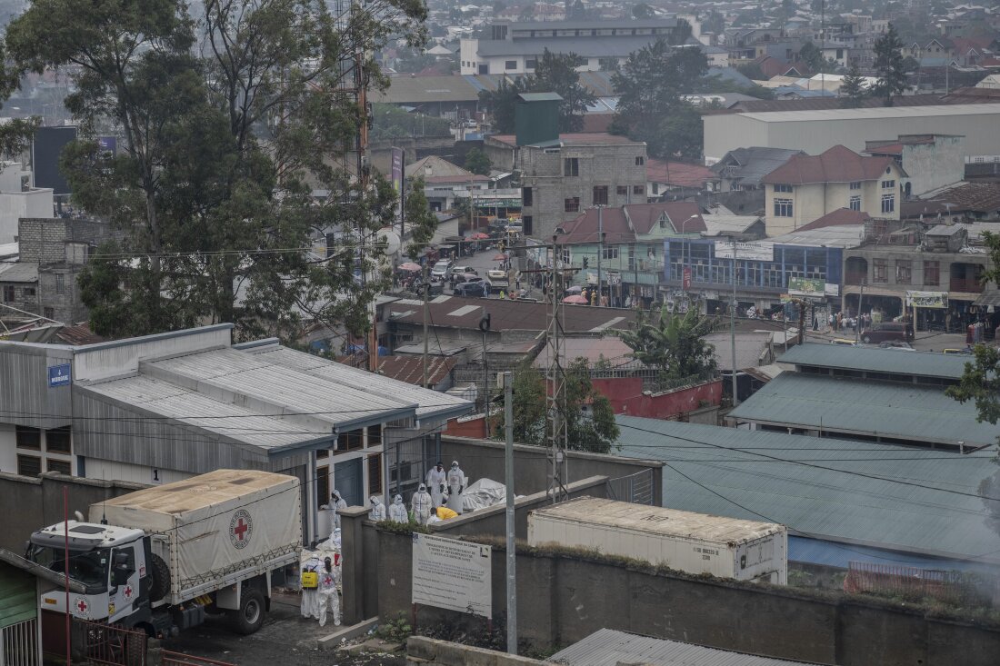 Red Cross personnel load bodies of victims of the fighting between Congolese government forces and M23 rebels in a truck in Goma, Monday as the U.N. health agency said 900 died in the fight.