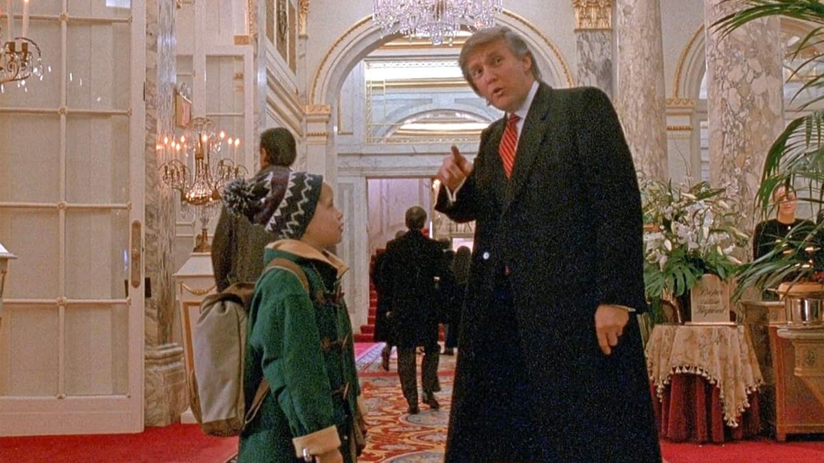donald trump and macaulay culkin in home alone 2